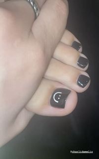 Charli D'Amelio feet photo thumbnail