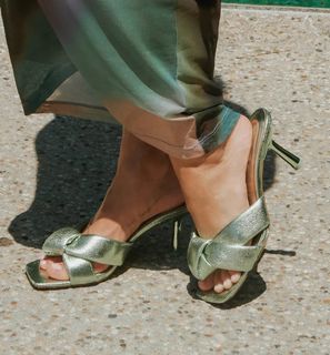 Charli D'Amelio feet photo thumbnail