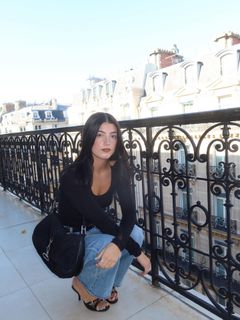 Charli D'Amelio feet photo thumbnail