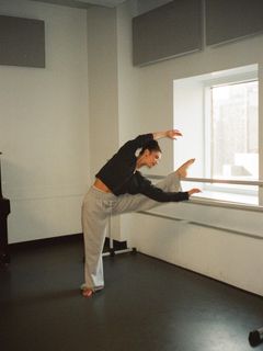 Charli D'Amelio feet photo thumbnail