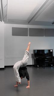 Charli D'Amelio feet photo thumbnail