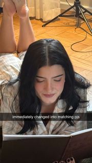 Charli D'Amelio feet photo thumbnail