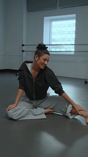 Charli D'Amelio feet photo thumbnail