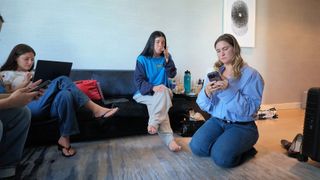 Charli D'Amelio feet photo 2