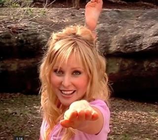 Charli Robinson feet photo thumbnail