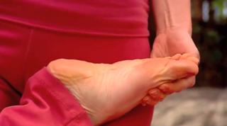 Charli Robinson feet photo thumbnail