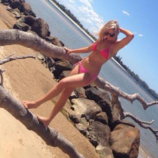 Charli Robinson feet photo thumbnail