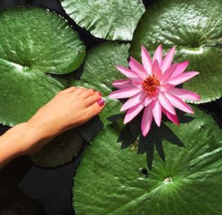 Charli Robinson feet photo thumbnail