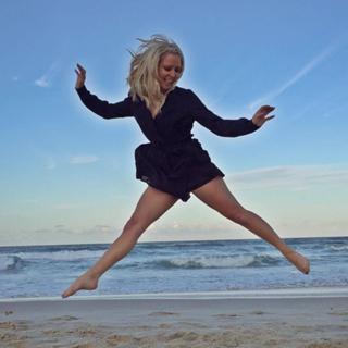 Charli Robinson feet photo thumbnail