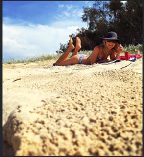 Charli Robinson feet photo thumbnail