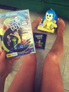 Charli Robinson feet photo thumbnail