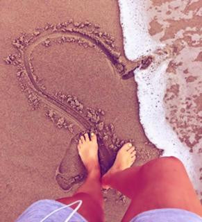 Charli Robinson feet photo thumbnail