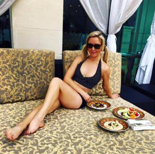 Charli Robinson feet photo thumbnail