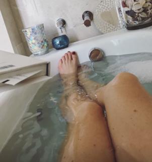 Charli Robinson feet photo thumbnail