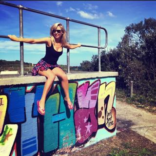 Charli Robinson feet photo thumbnail