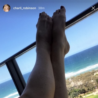 Charli Robinson feet photo thumbnail