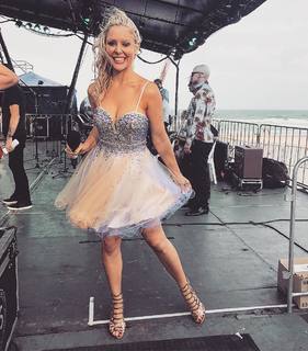 Charli Robinson feet photo thumbnail