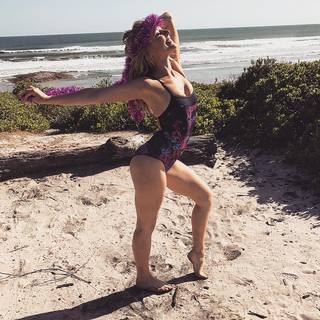 Charli Robinson feet photo thumbnail