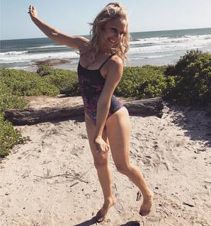 Charli Robinson feet photo thumbnail