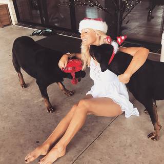 Charli Robinson feet photo thumbnail