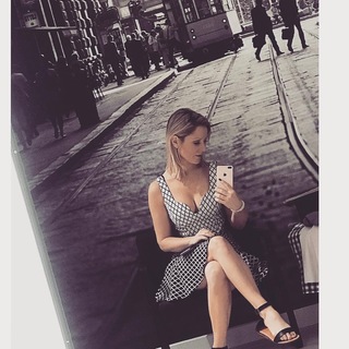 Charli Robinson feet photo thumbnail