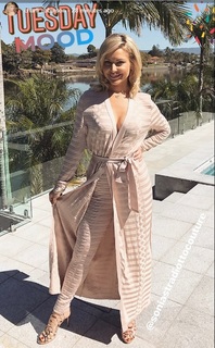 Charli Robinson feet photo thumbnail