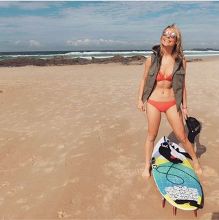 Charli Robinson feet photo thumbnail