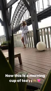 Charli Robinson feet photo thumbnail