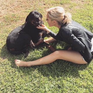 Charli Robinson feet photo thumbnail