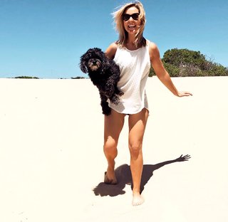 Charli Robinson feet photo thumbnail