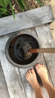 Charli Robinson feet photo thumbnail