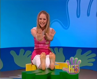 Charli Robinson feet photo thumbnail