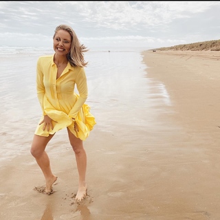 Charli Robinson feet photo thumbnail