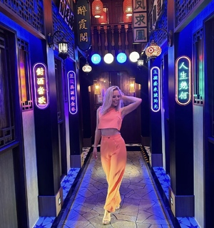 Charli Robinson feet photo thumbnail