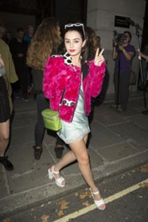 Charli XCX feet photo thumbnail