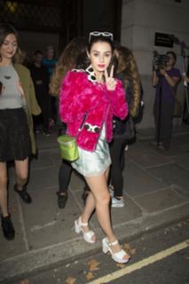 Charli XCX feet photo thumbnail