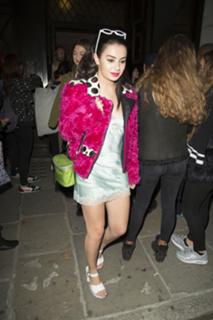 Charli XCX feet photo thumbnail