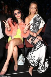 Charli XCX feet photo thumbnail