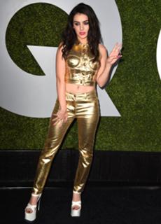 Charli XCX feet photo thumbnail