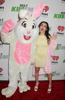 Charli XCX feet photo thumbnail