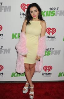 Charli XCX feet photo thumbnail