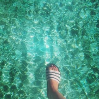 Charli XCX feet photo thumbnail