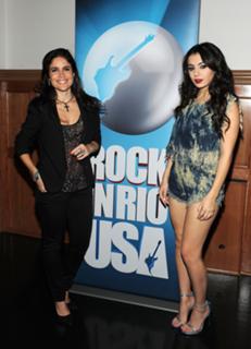 Charli XCX feet photo thumbnail