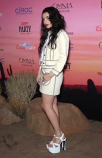 Charli XCX feet photo thumbnail