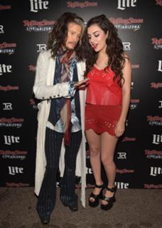 Charli XCX feet photo thumbnail