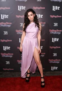 Charli XCX feet photo thumbnail