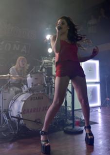 Charli XCX feet photo thumbnail