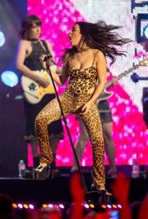 Charli XCX feet photo thumbnail