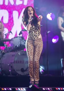 Charli XCX feet photo thumbnail