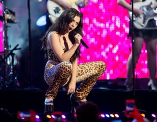 Charli XCX feet photo thumbnail